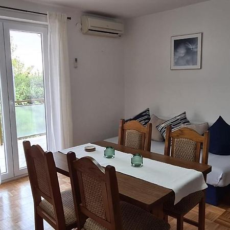 Apartmani Jelena เพทรอซาเน ภายนอก รูปภาพ