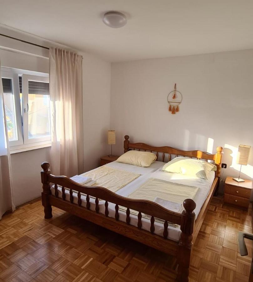 Apartmani Jelena เพทรอซาเน ภายนอก รูปภาพ
