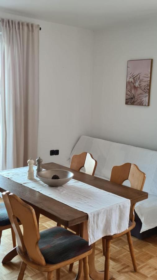 Apartmani Jelena เพทรอซาเน ภายนอก รูปภาพ