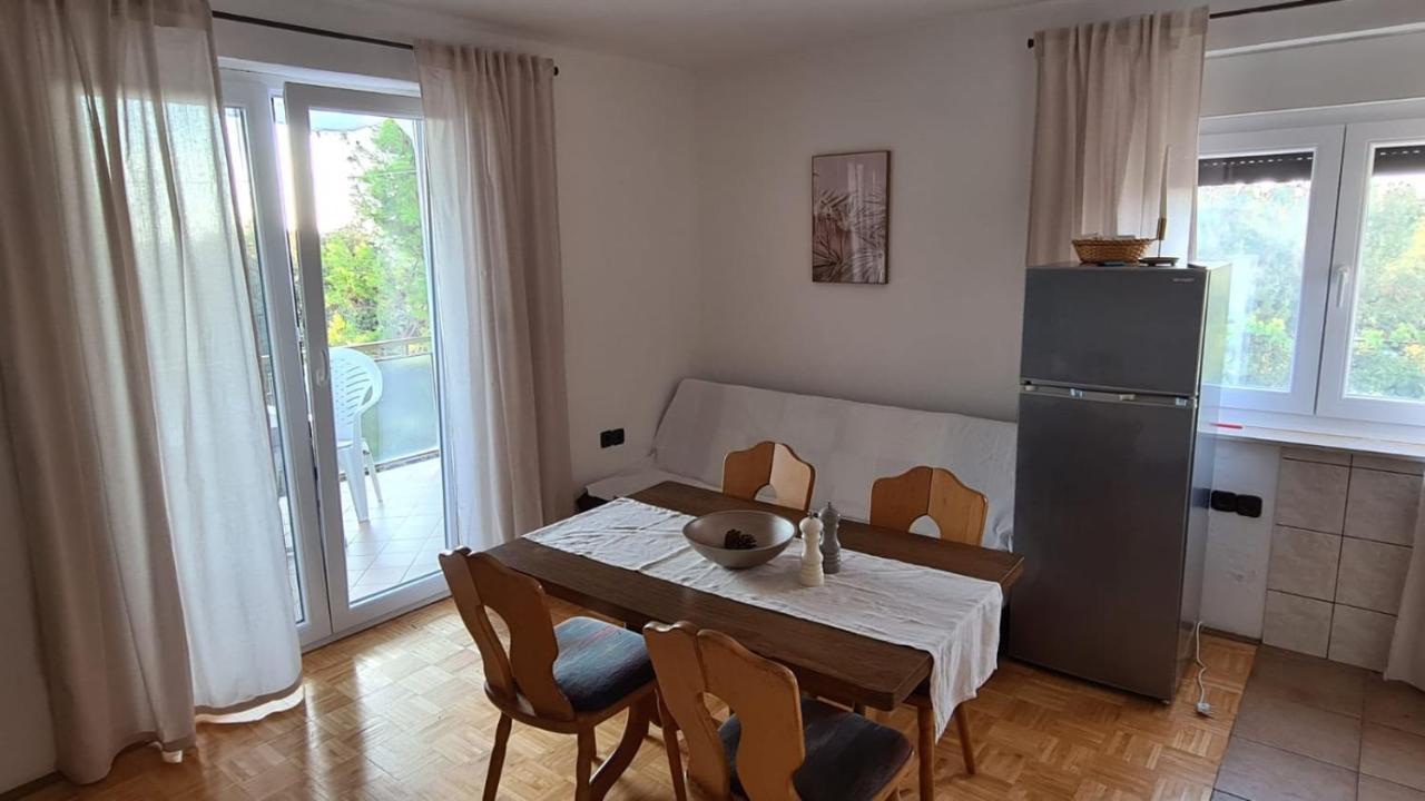 Apartmani Jelena เพทรอซาเน ภายนอก รูปภาพ