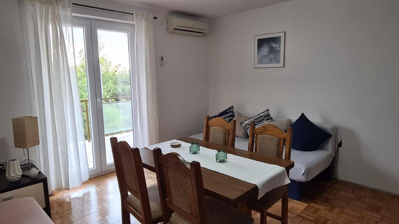 Apartmani Jelena เพทรอซาเน ภายนอก รูปภาพ