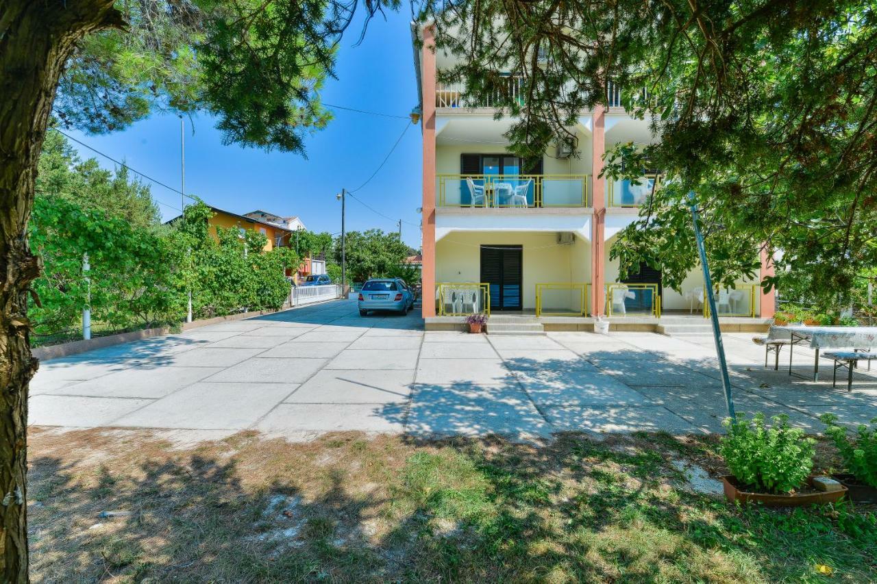 Apartmani Jelena เพทรอซาเน ภายนอก รูปภาพ